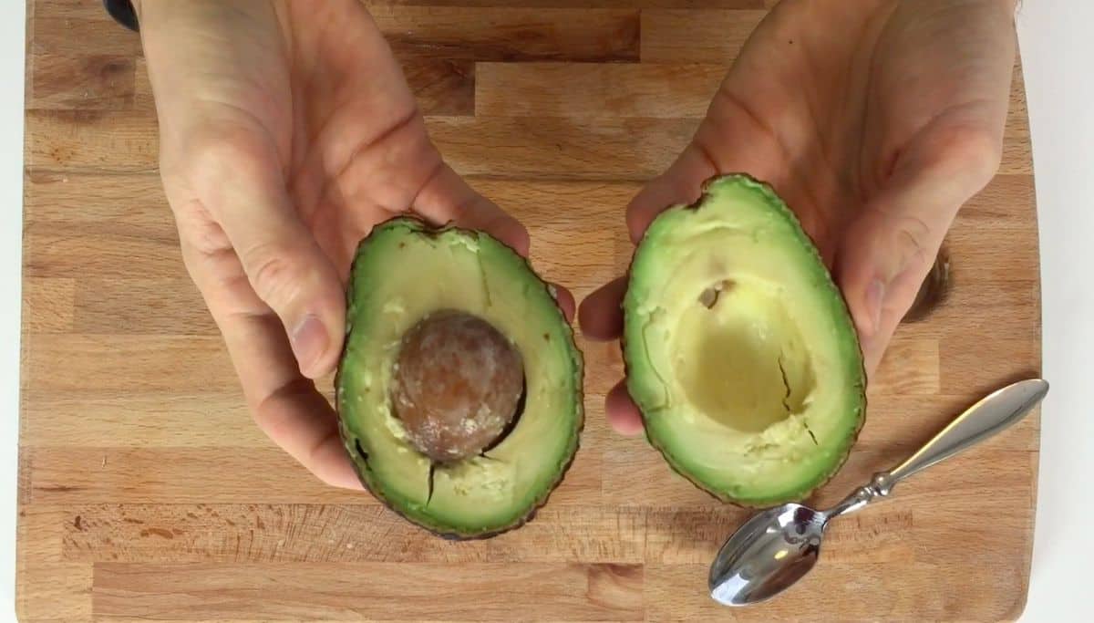 Jak obrać awokado?