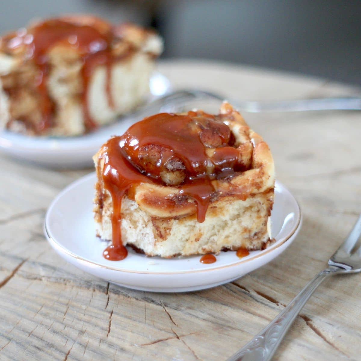 Drożdżówki miodowo-cynamonowe