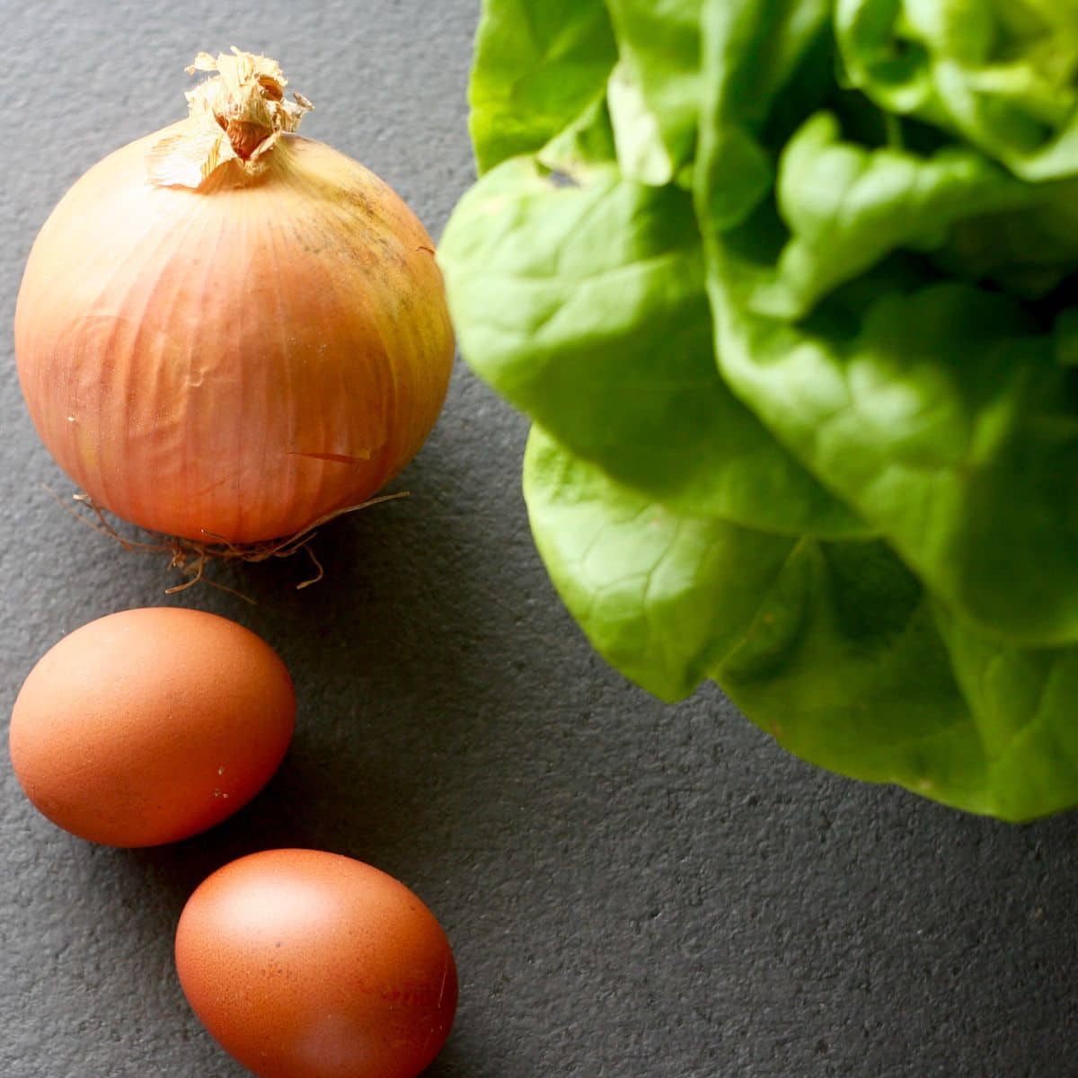 Jajka w sosie cebulowym – zdjęcie 1