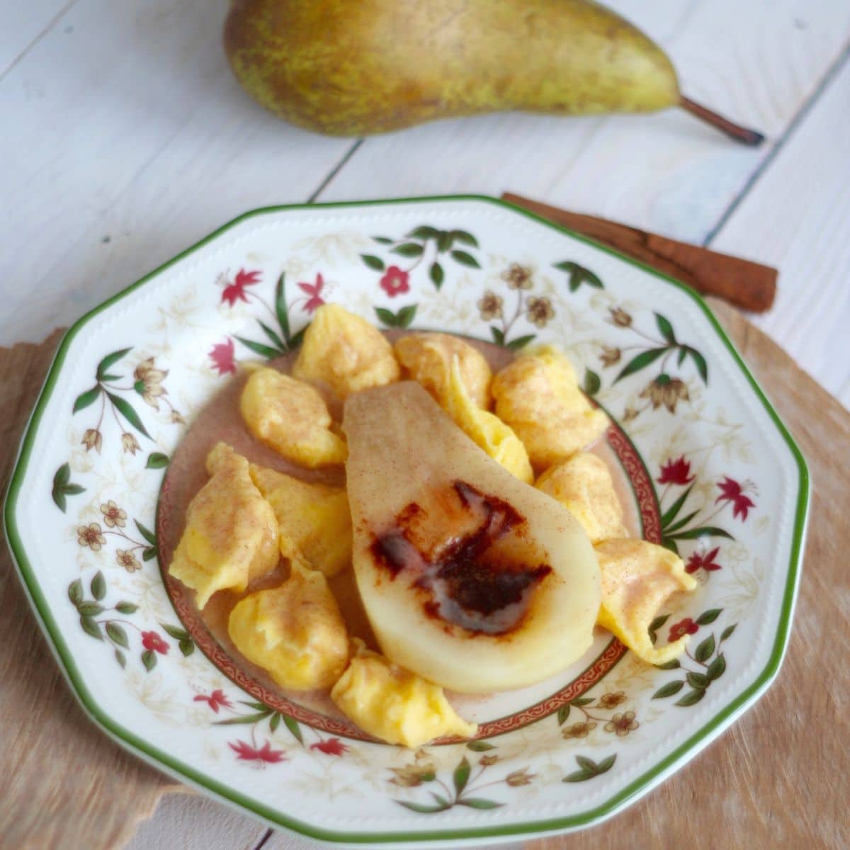 Kluski francuskie z gruszkami