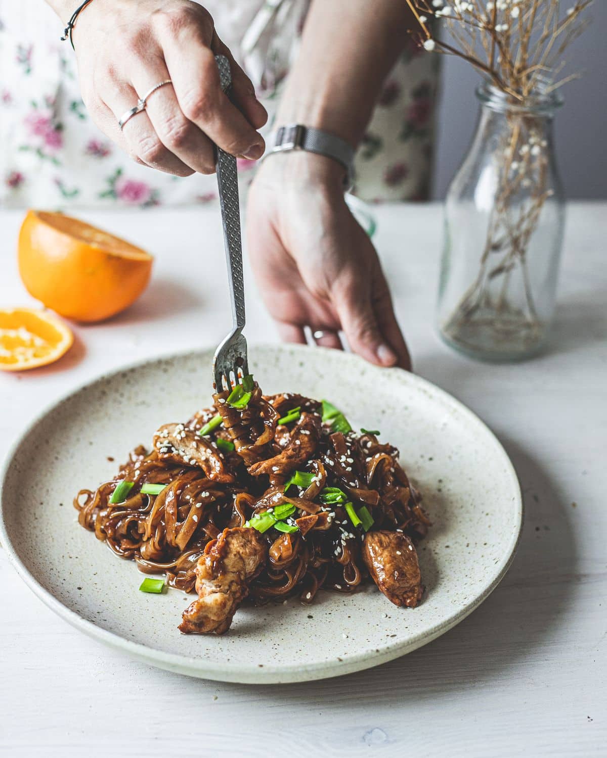 Makaron ryżowy z kurczakiem w sosie teriyaki