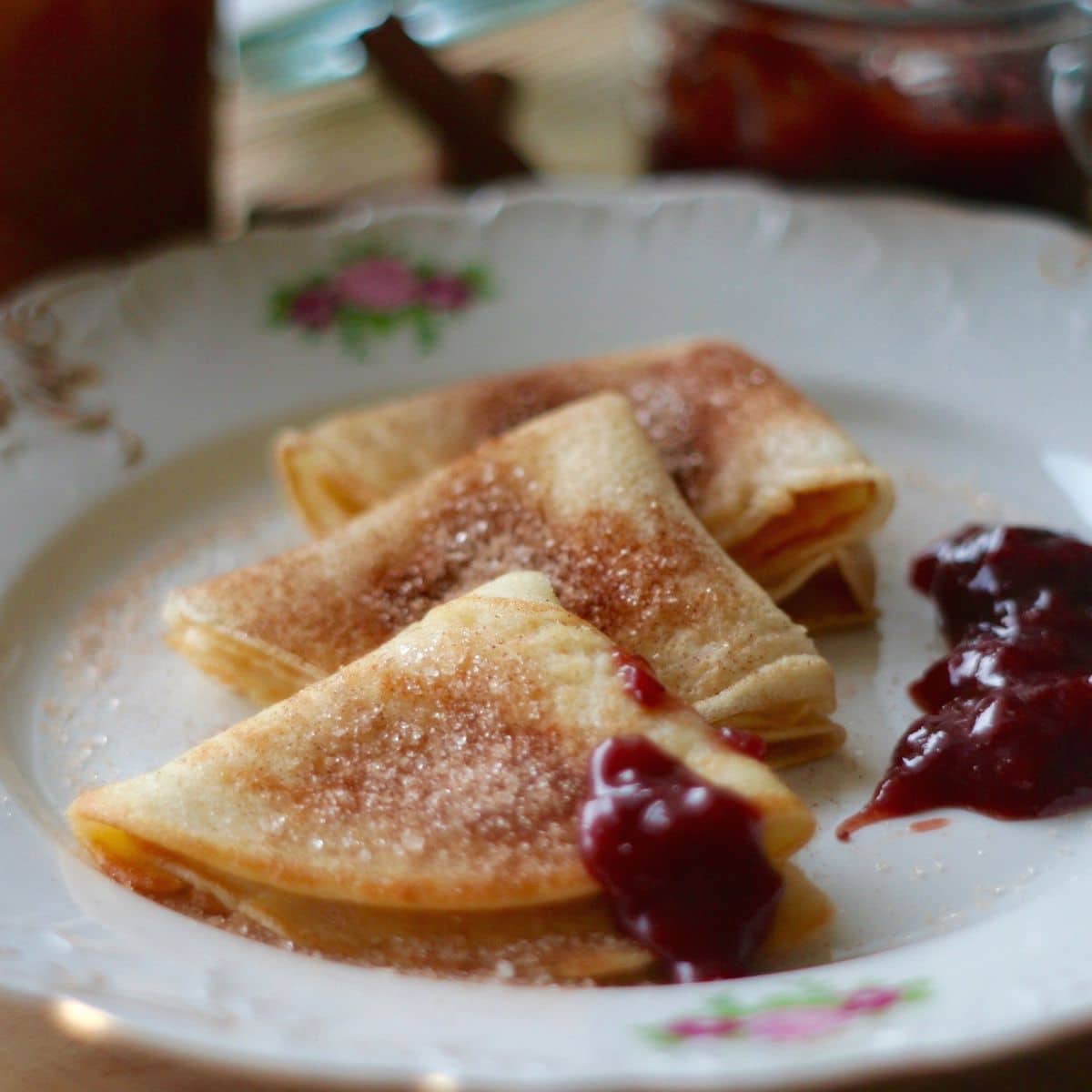 Naleśniki z cukrem cynamonowym