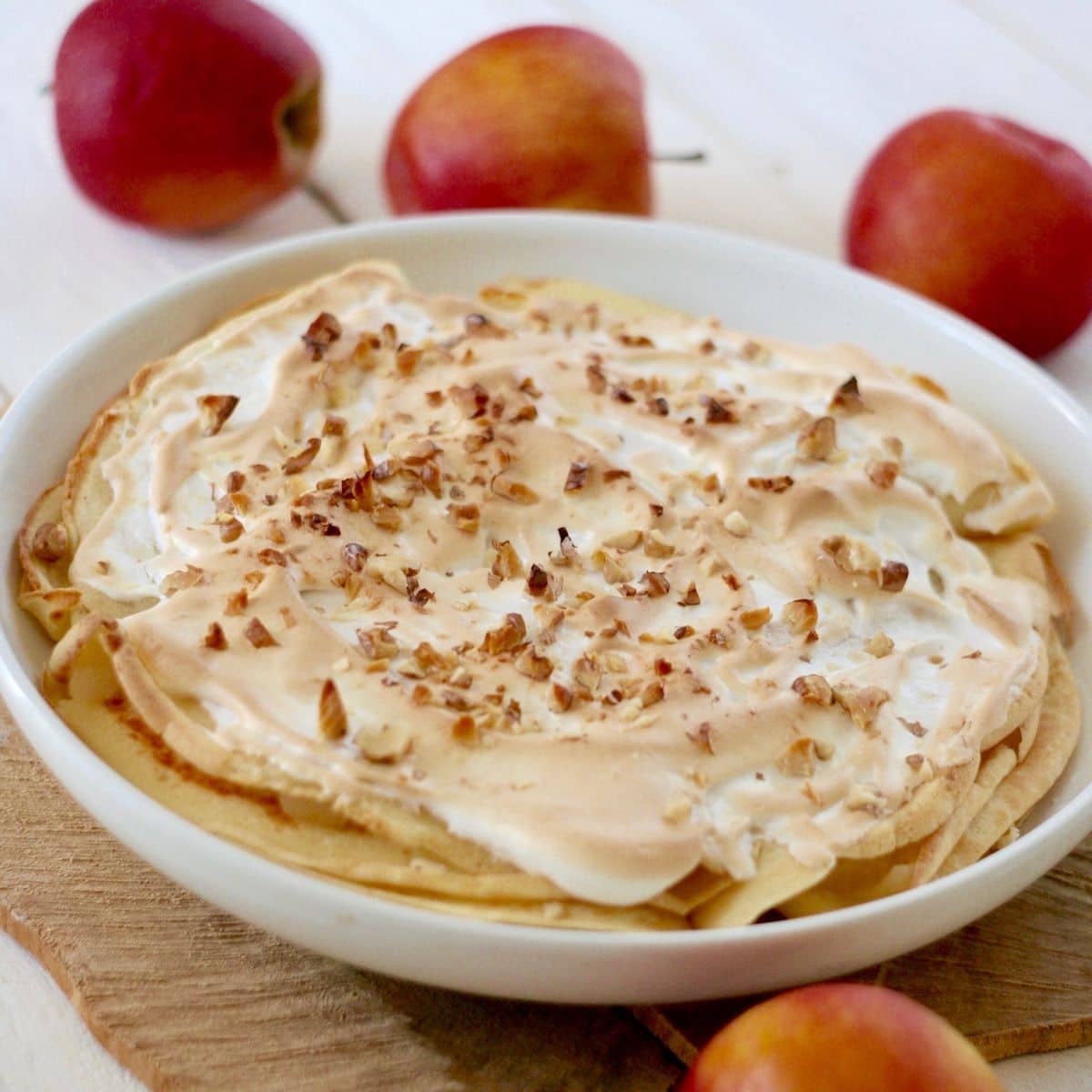 Naleśniki z jabłkiem i pianką bezową