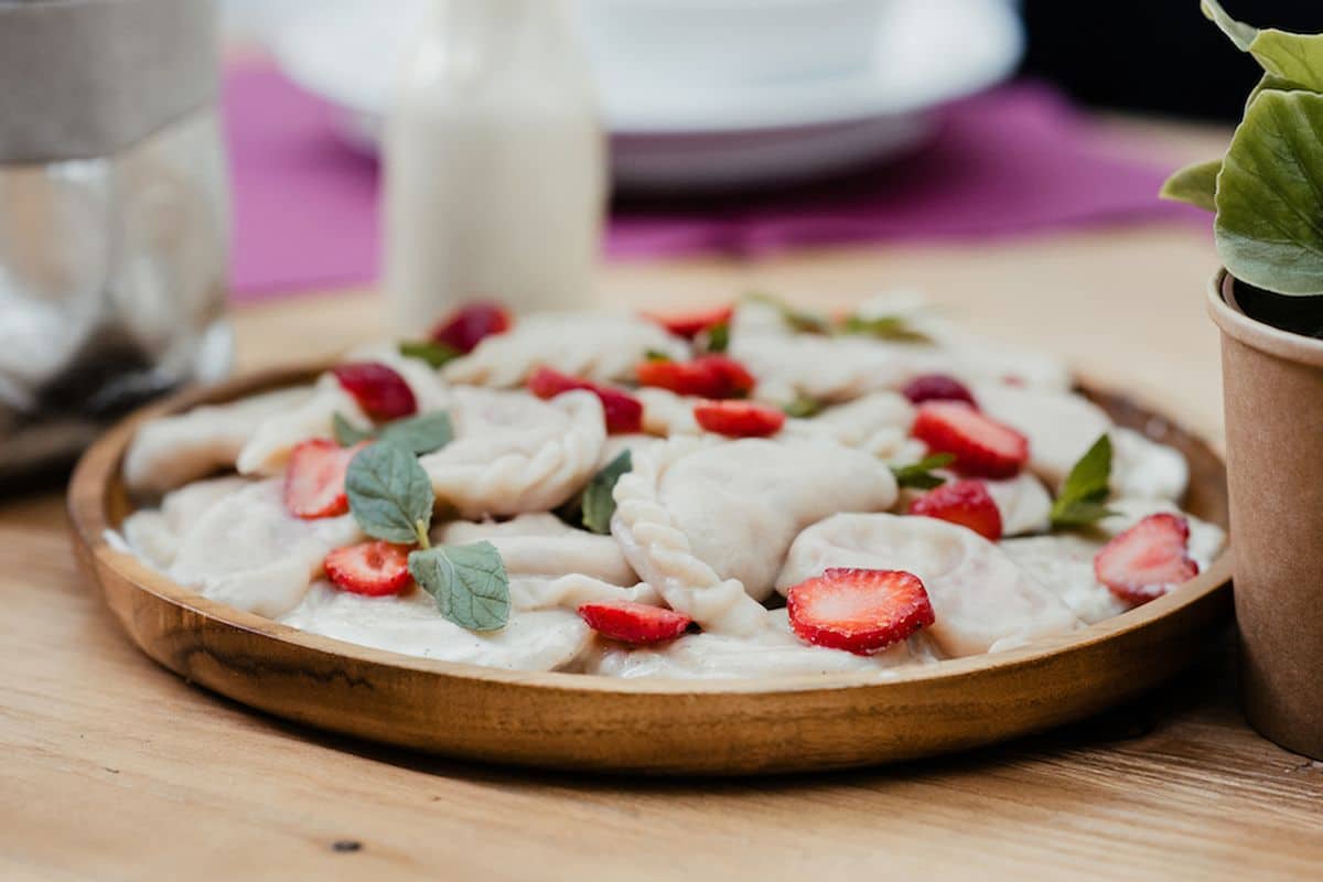 Pierogi z truskawkami i twarogiem