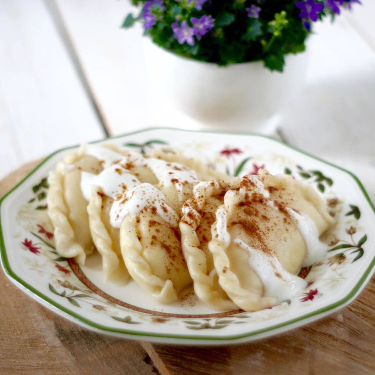 Pierogi z twarogiem i rodzynkami