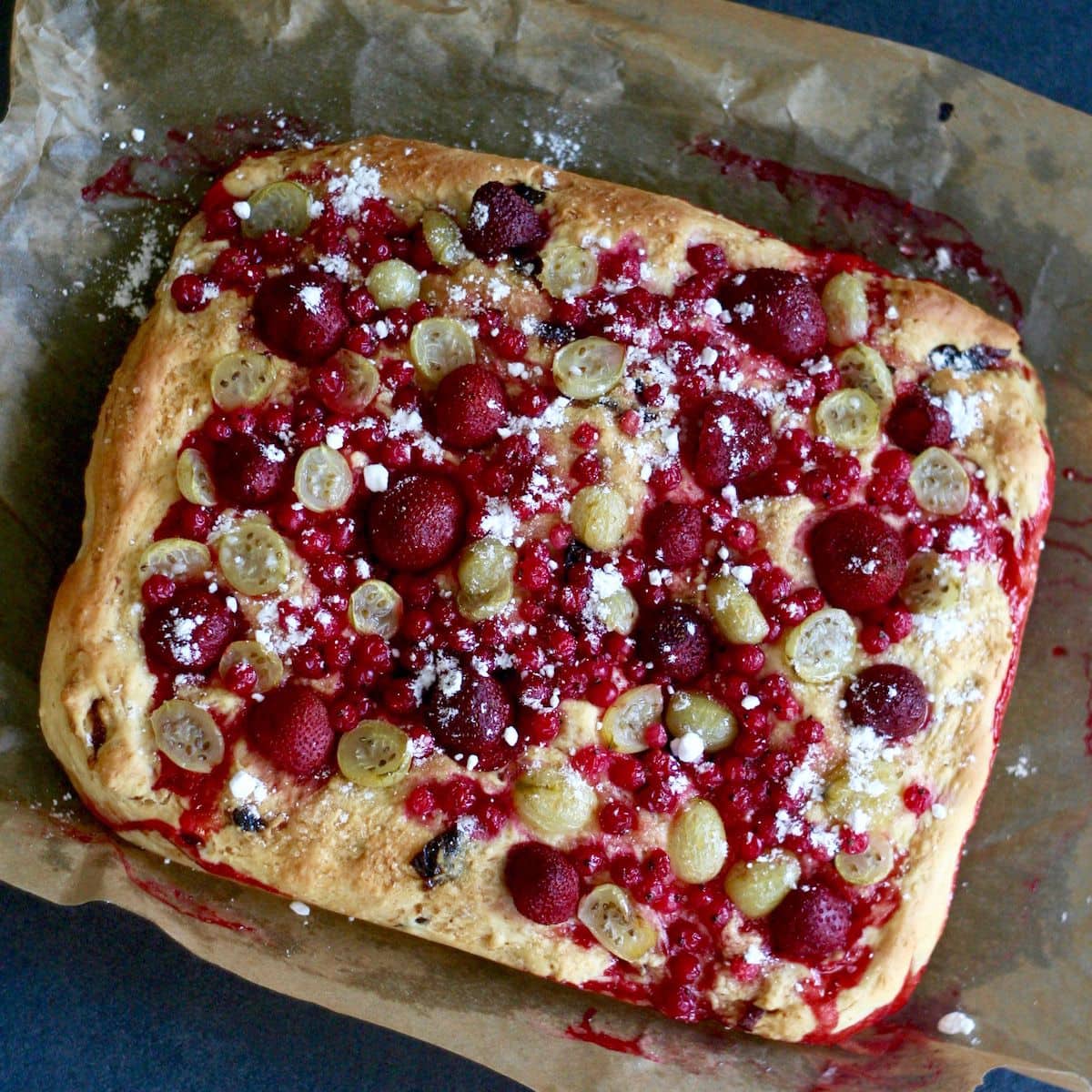 Placek drożdżowy z owocami