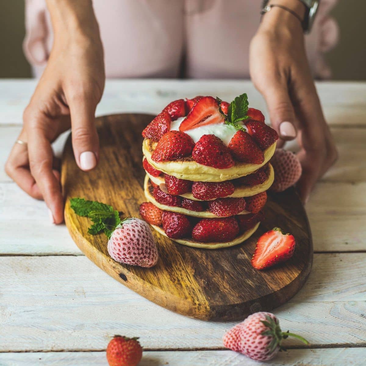 Placki na kefirze z truskawkami