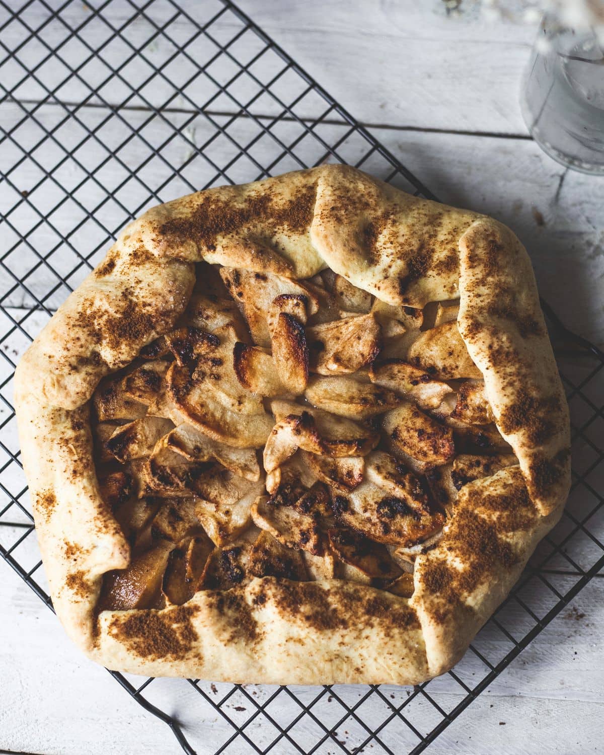 Rustykalna tarta z jabłkami – zdjęcie 1