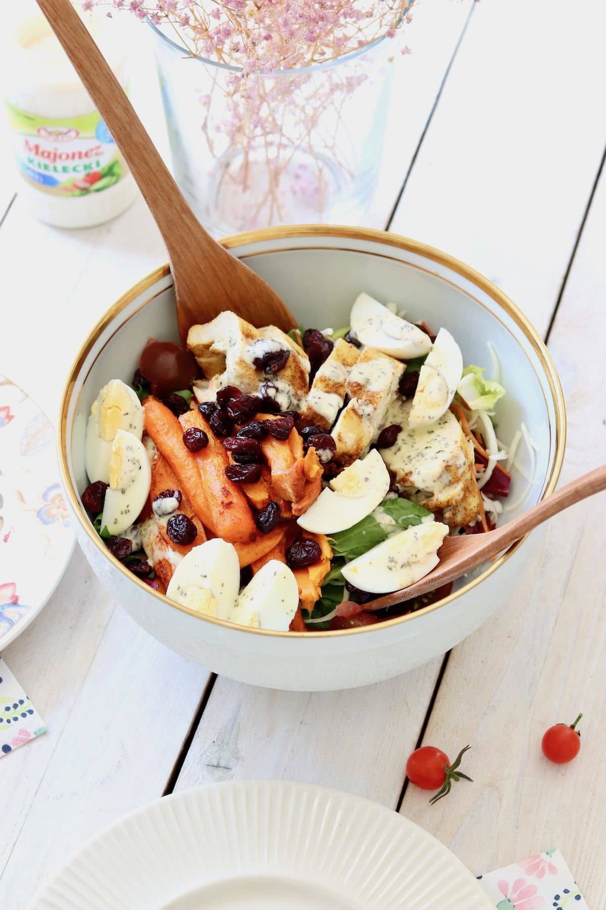 Sałatka z pieczonymi warzywami i kurczakiem – zdjęcie 3