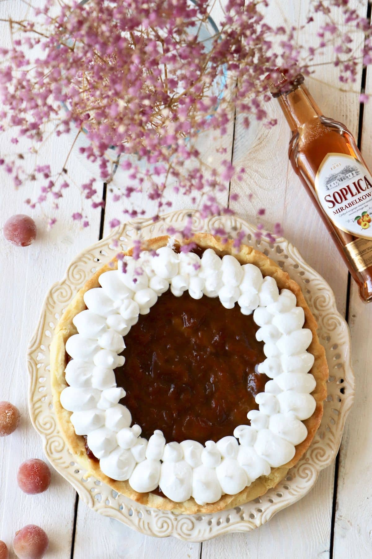 Tarta mirabelkowa z bezikami – zdjęcie 1