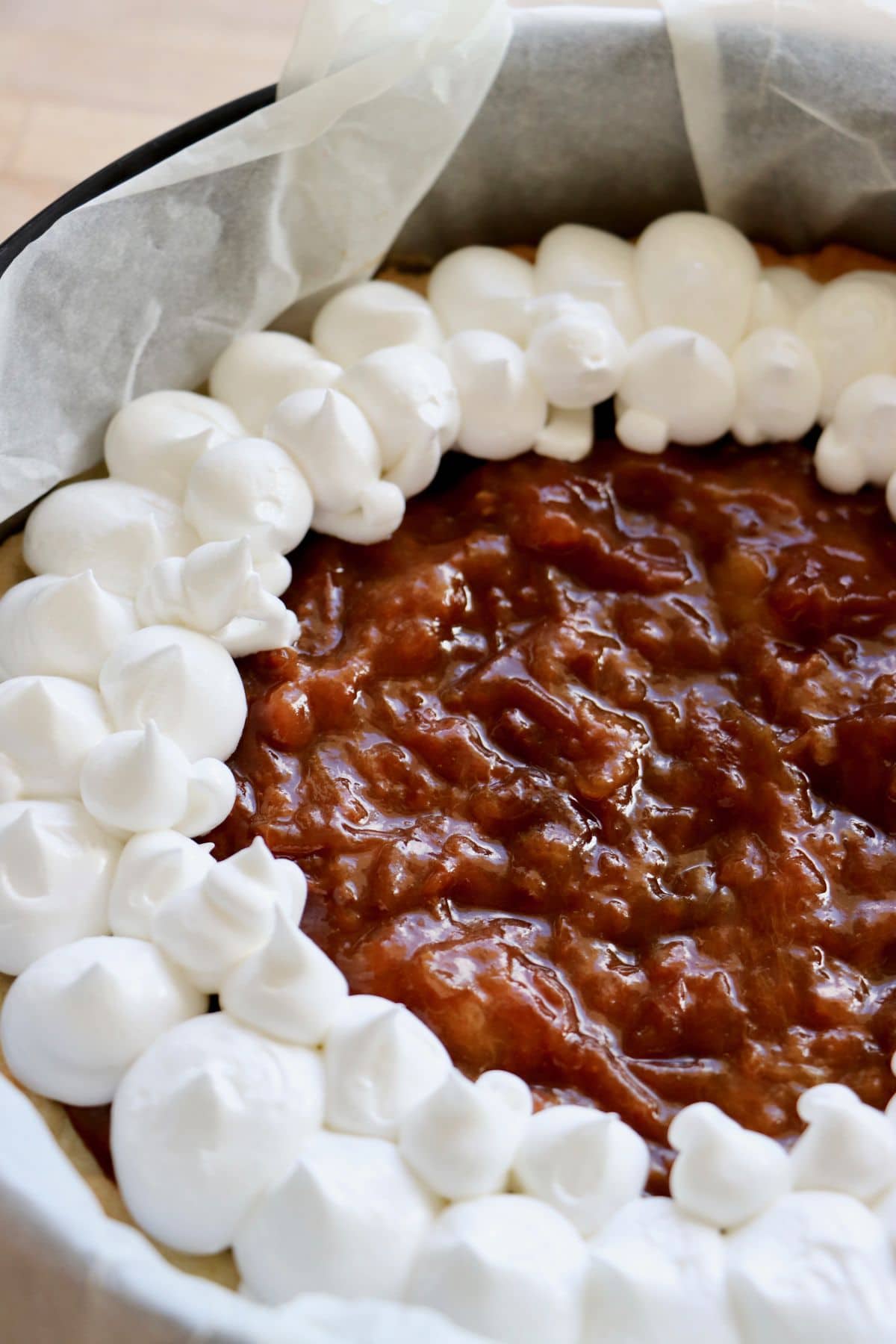 Tarta mirabelkowa z bezikami – zdjęcie 3