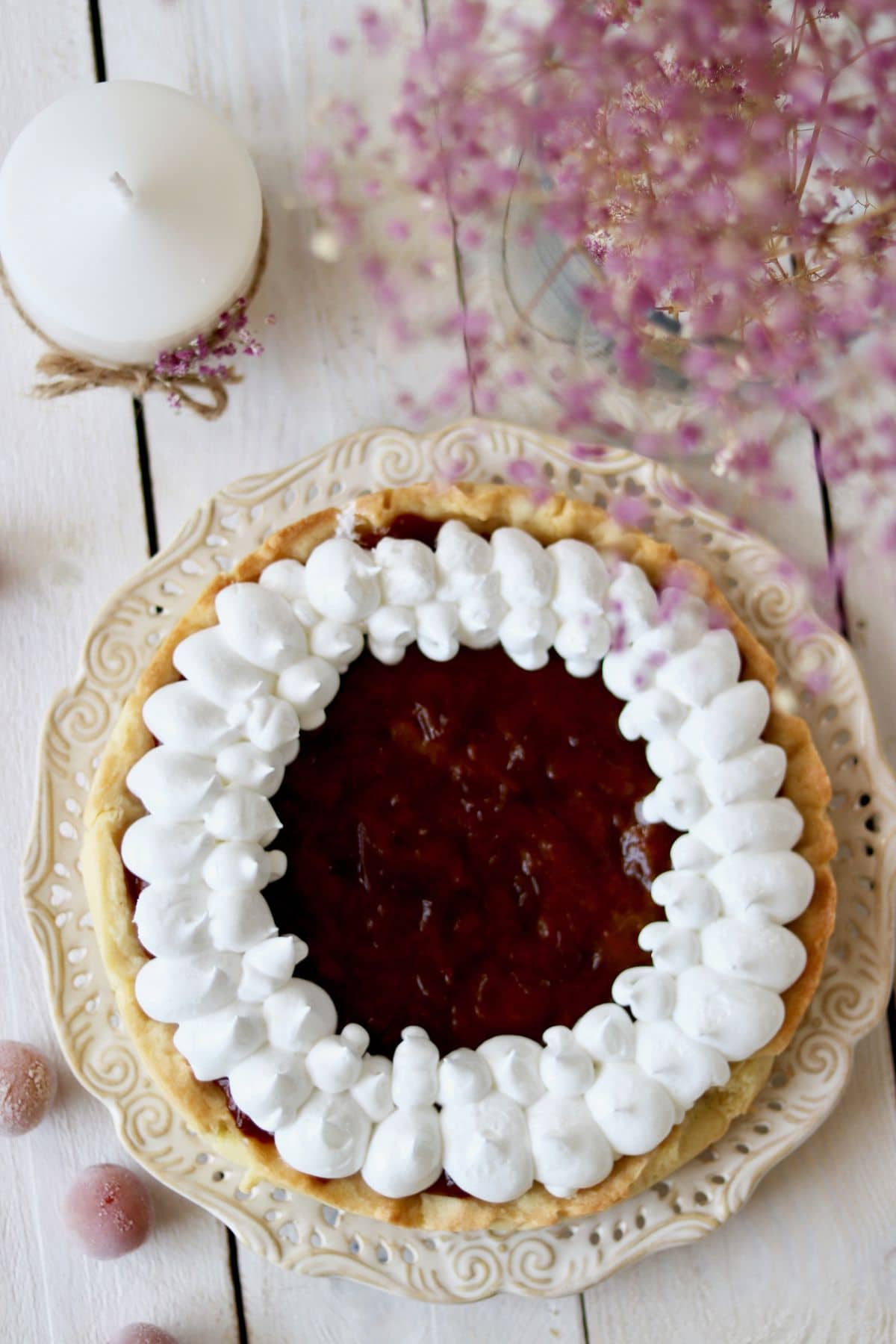 Tarta mirabelkowa z bezikami – zdjęcie 1