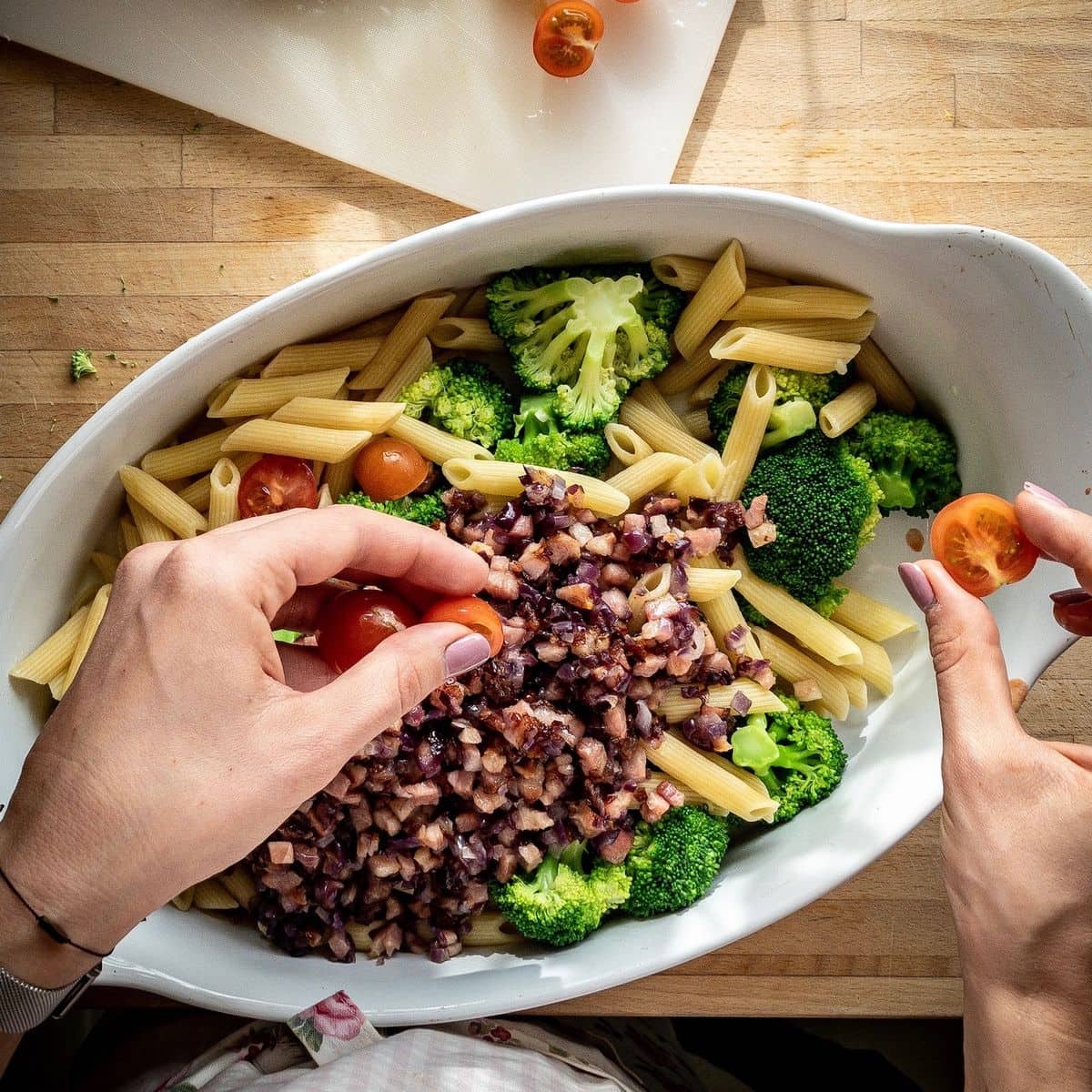 Zapiekanka makaronowa z brokułami i boczkiem – zdjęcie 1