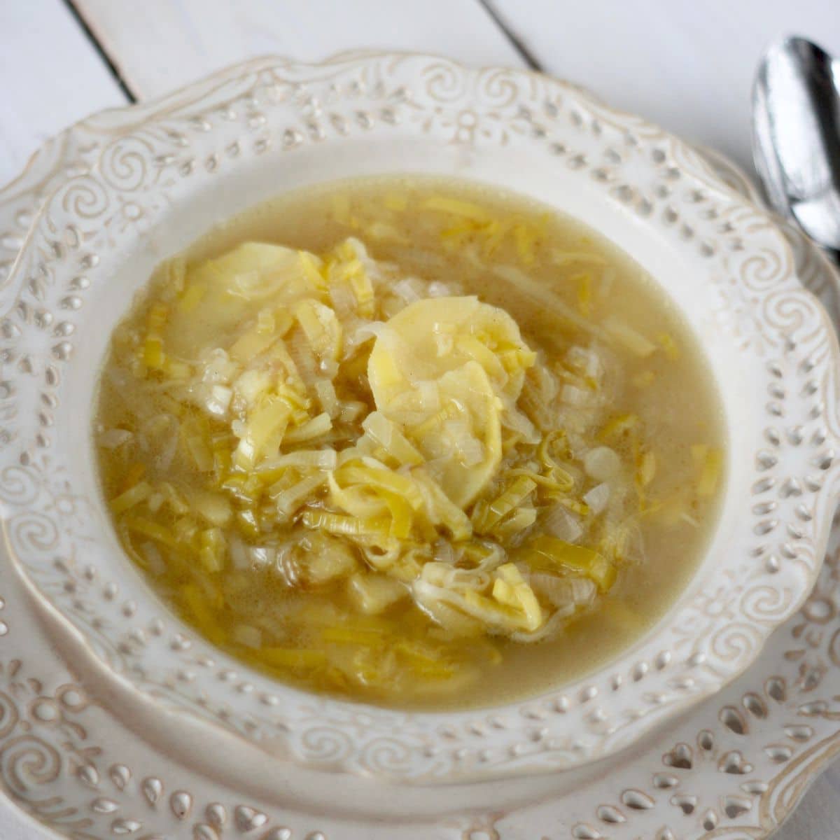 Zupa z młodych porów i kartofli